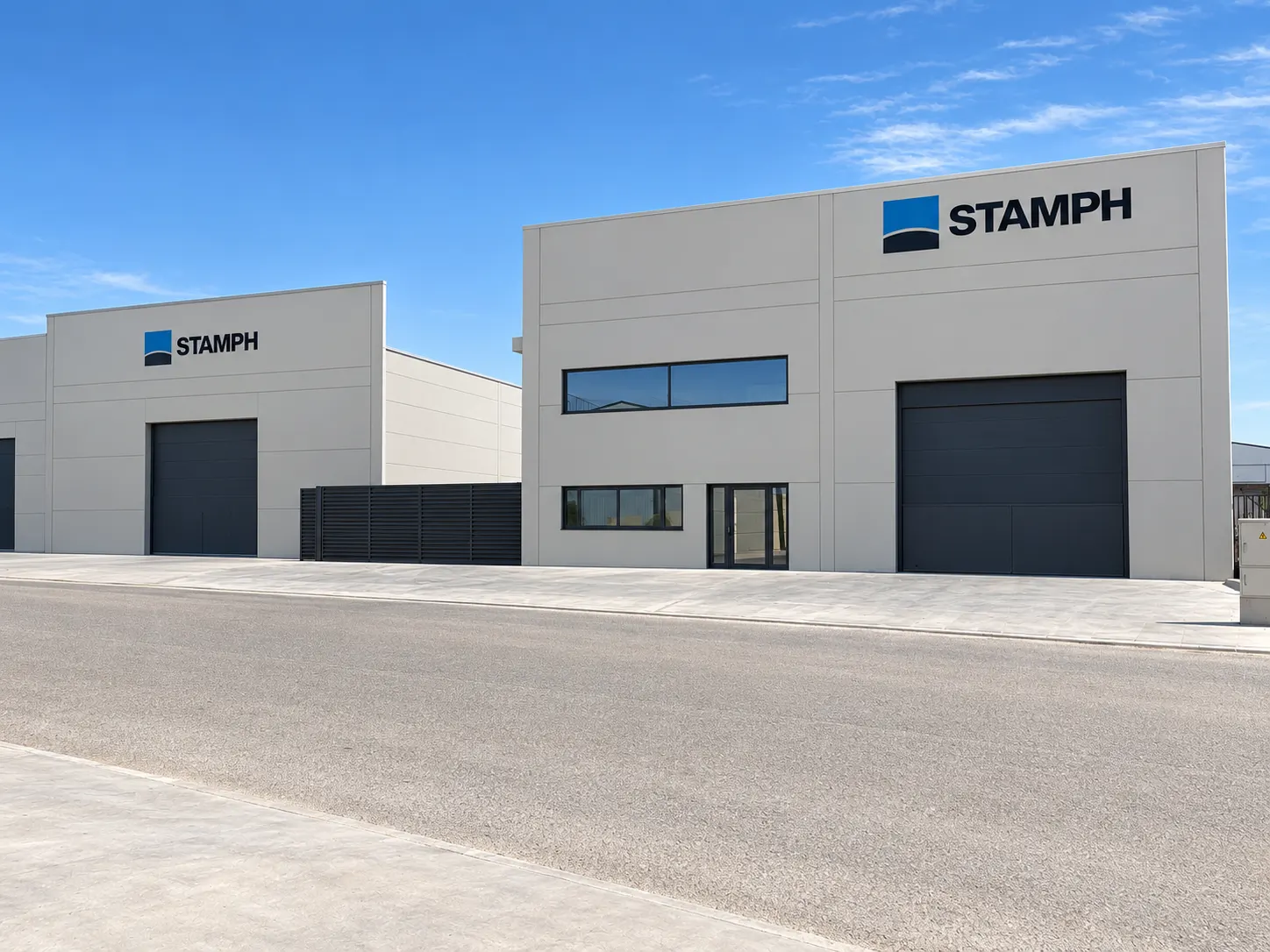 Planta de fabricación STAMPH con puente grúa, prensa de hidroconformado y fondos de acero terminados